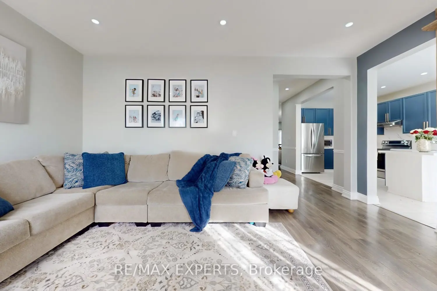 Additional image 5 of 2 Personna Circle