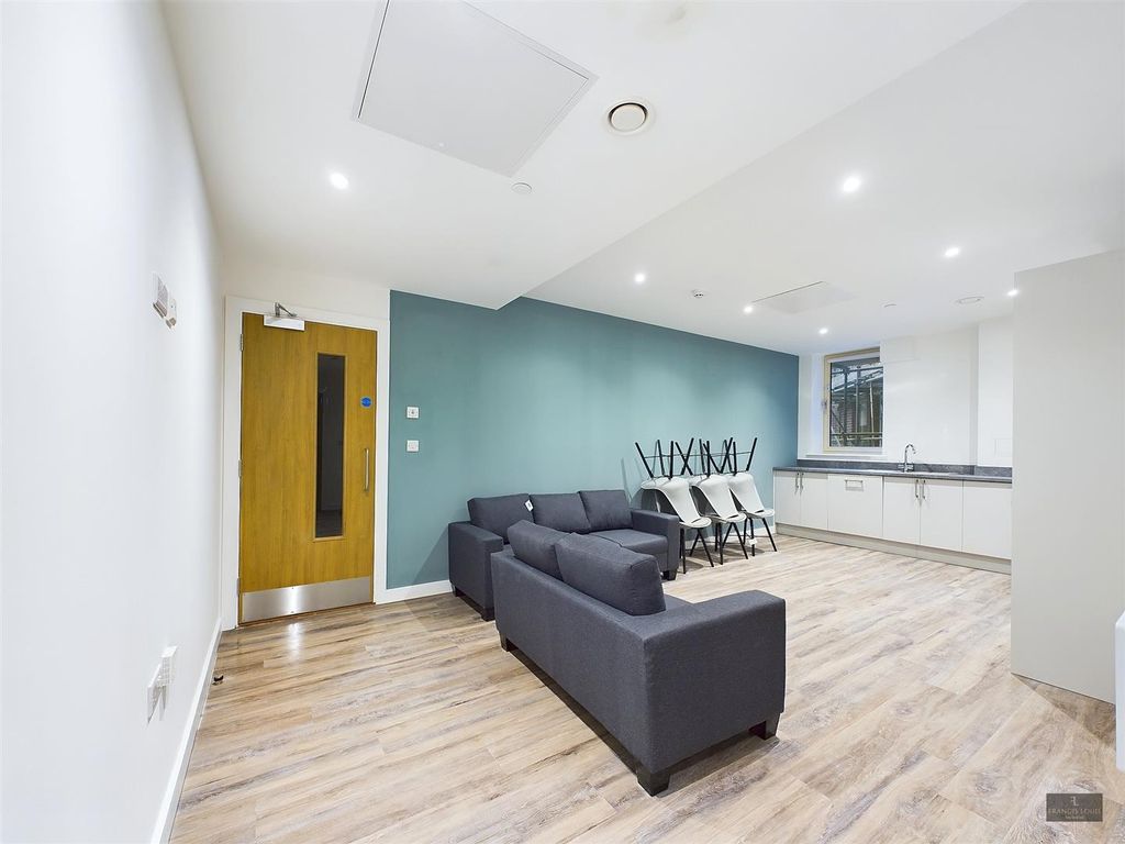 Additional image 10 of 6 bed shared accommodation to rentFlat 13, Beaufort House, New North Road, Exeter EX4