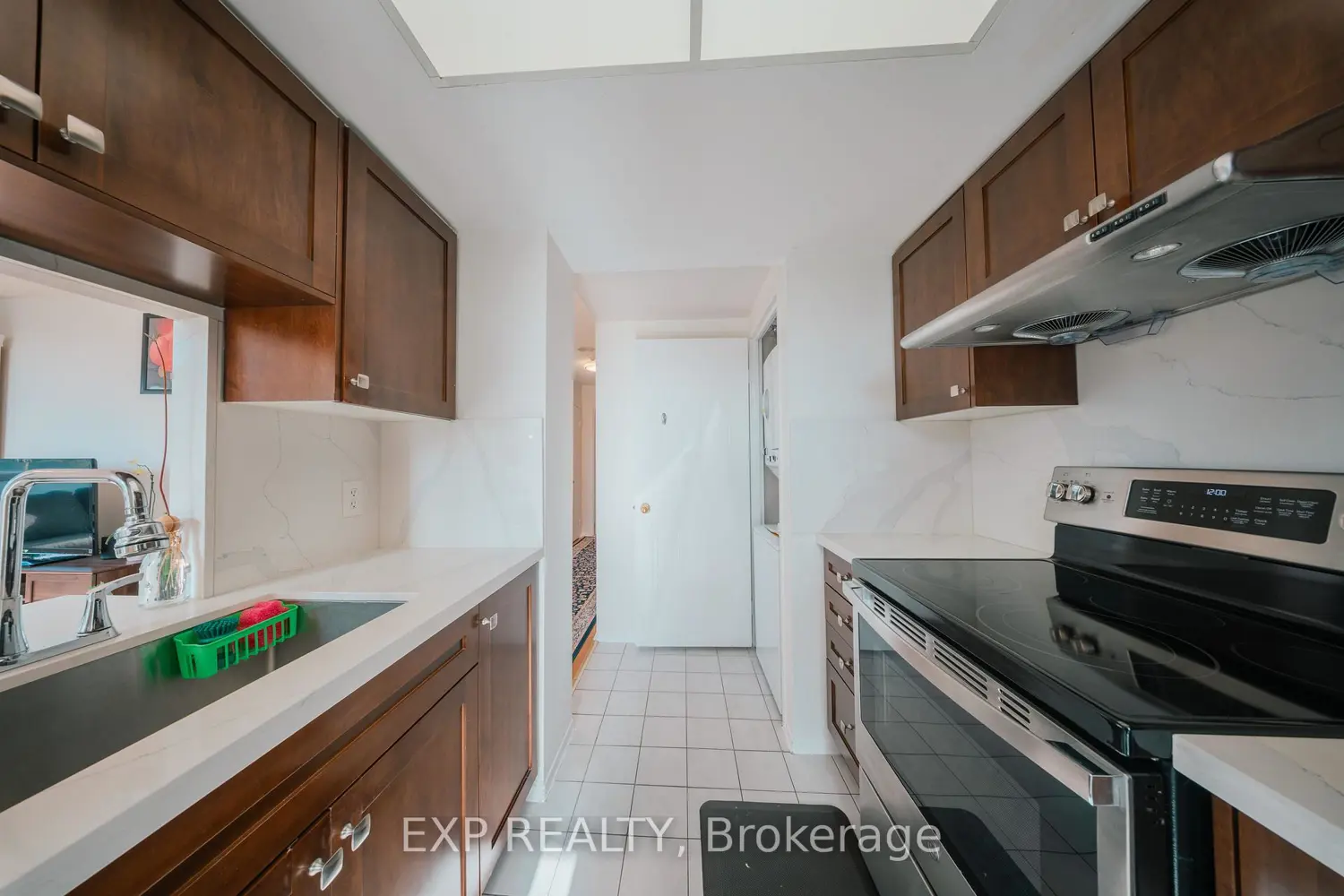 Additional image 6 of 2550 Lawrence Avenue 310