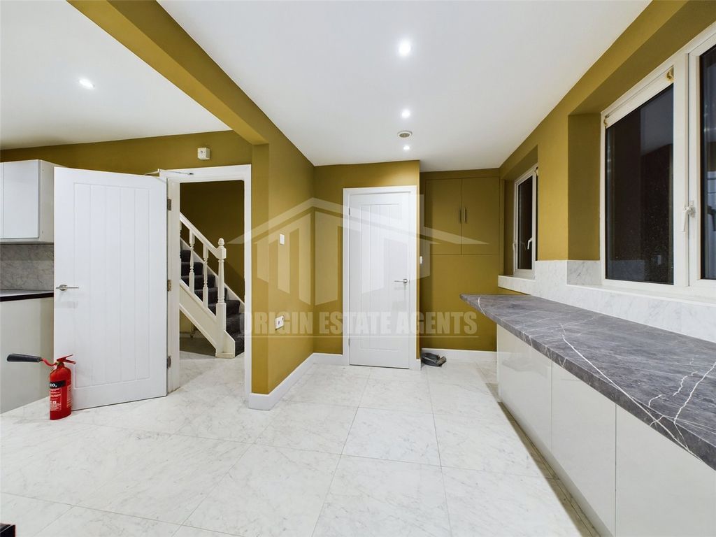 Additional image 4 of 8 bed detached house to rentBoughton Green Road, Northampton NN2