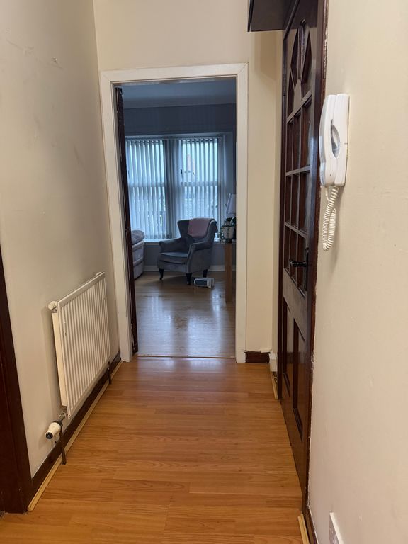 2 bed flat to rentStrand, Beith KA15 photo 5