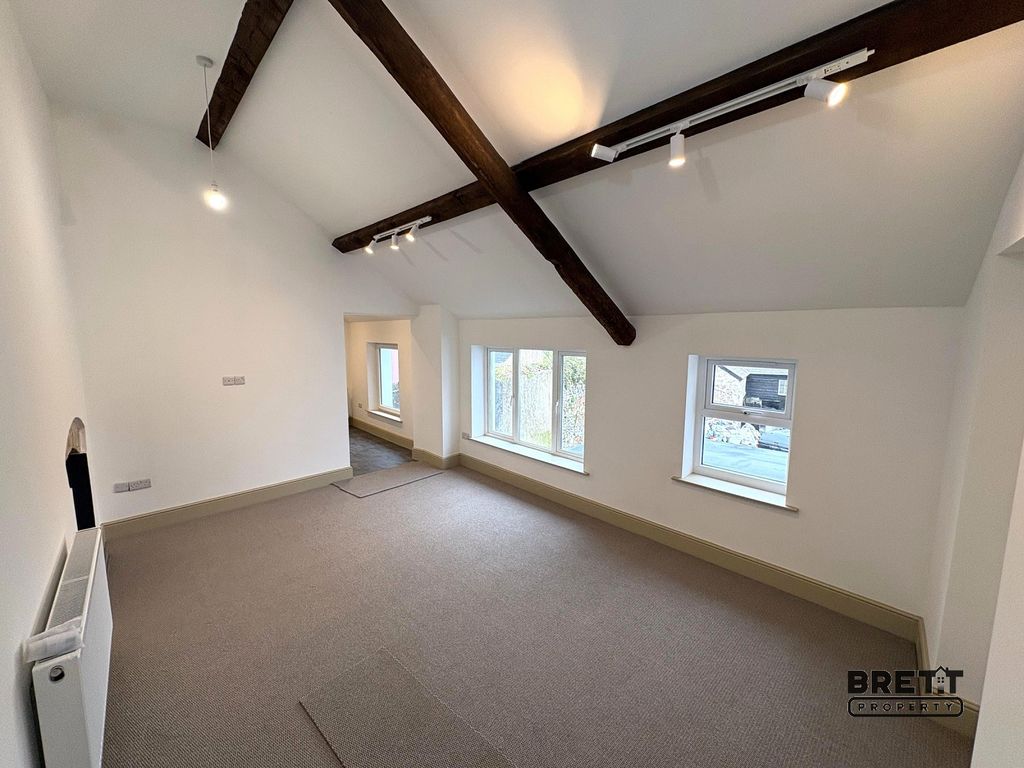 Additional image 2 of 2 bed flat to rentFlat 2, 27 Main Street, Pembroke, Pembrokeshire. SA71