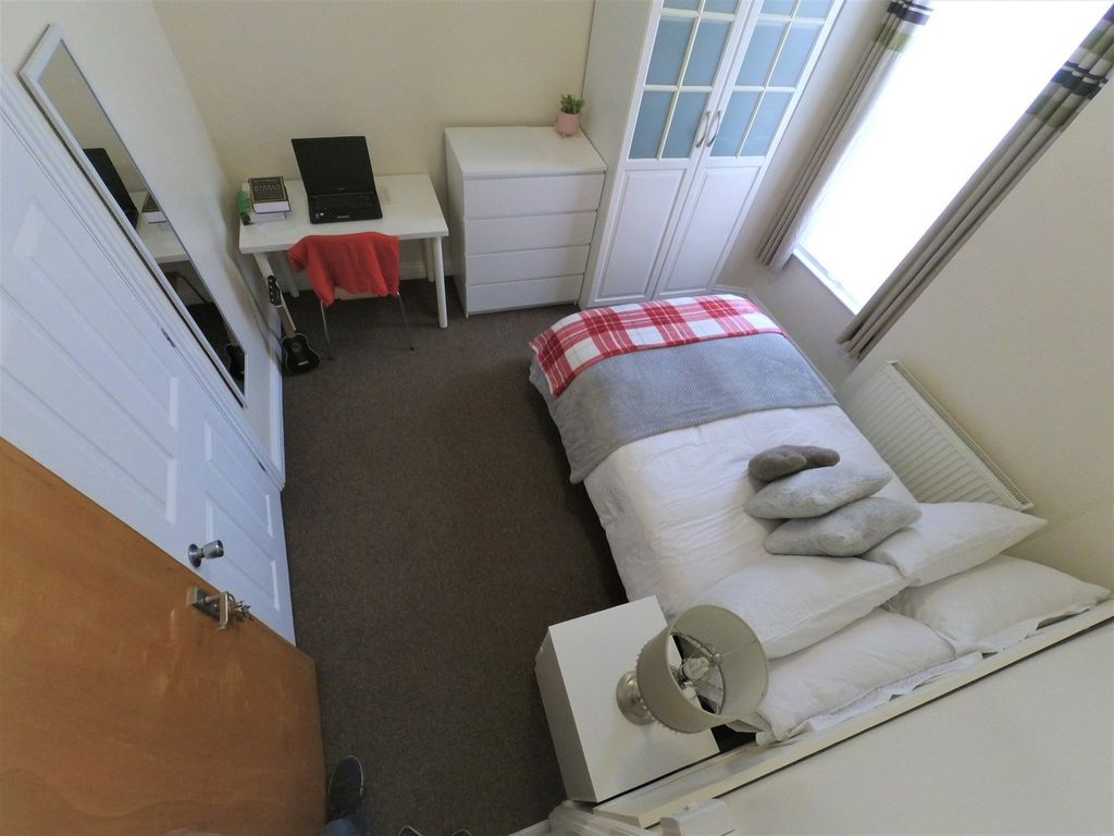 Additional image 3 of 5 bed shared accommodation to rentRoyal Terrace, Barrack Road, Northampton NN1