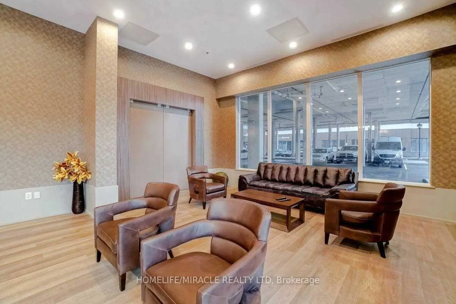 Additional image 16 of 560 North Service Road #602