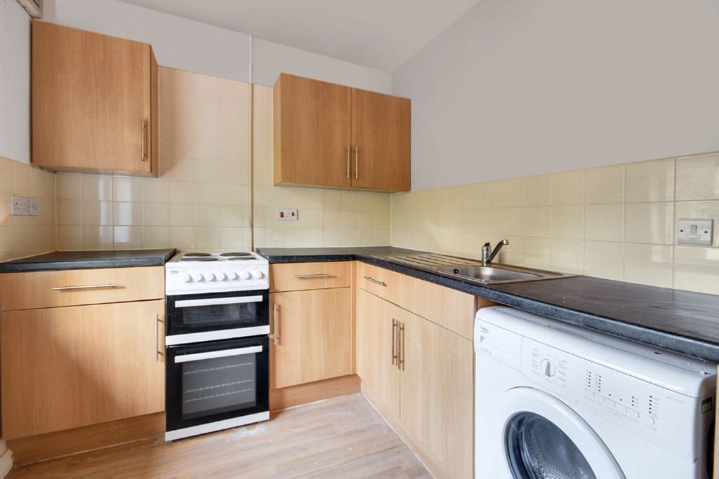 4 bed flat to rentMarle Pit Hill, Sutton Bonington LE12 photo 5