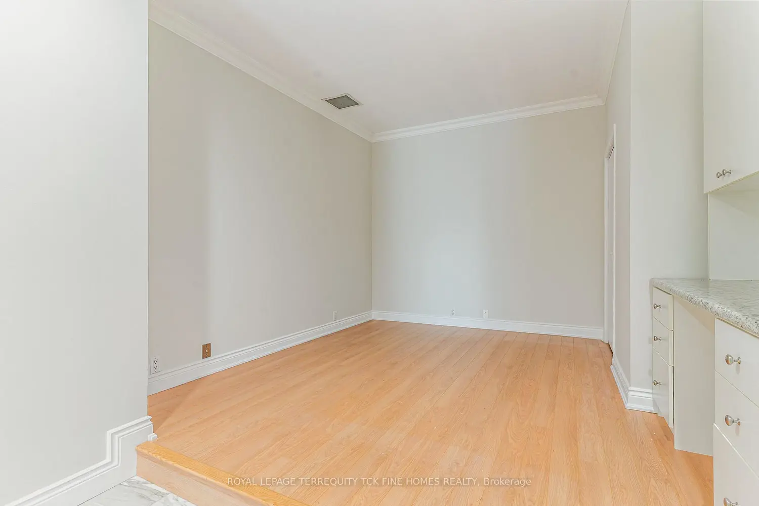 Additional image 3 of 7 King Street 2105