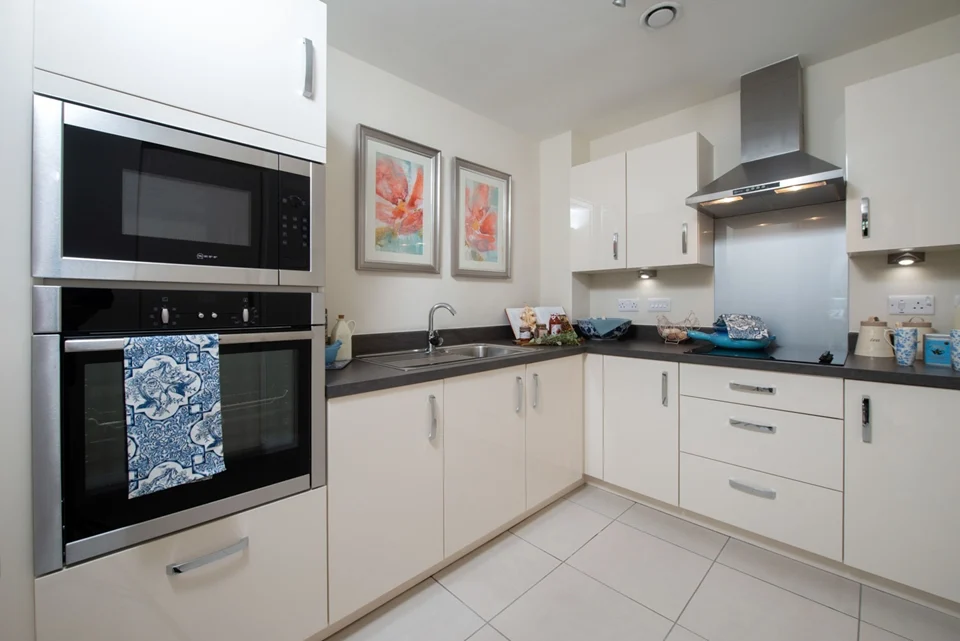 2 bed flat to rentSpringfield Close, Stratford-Upon-Avon CV37 photo 3