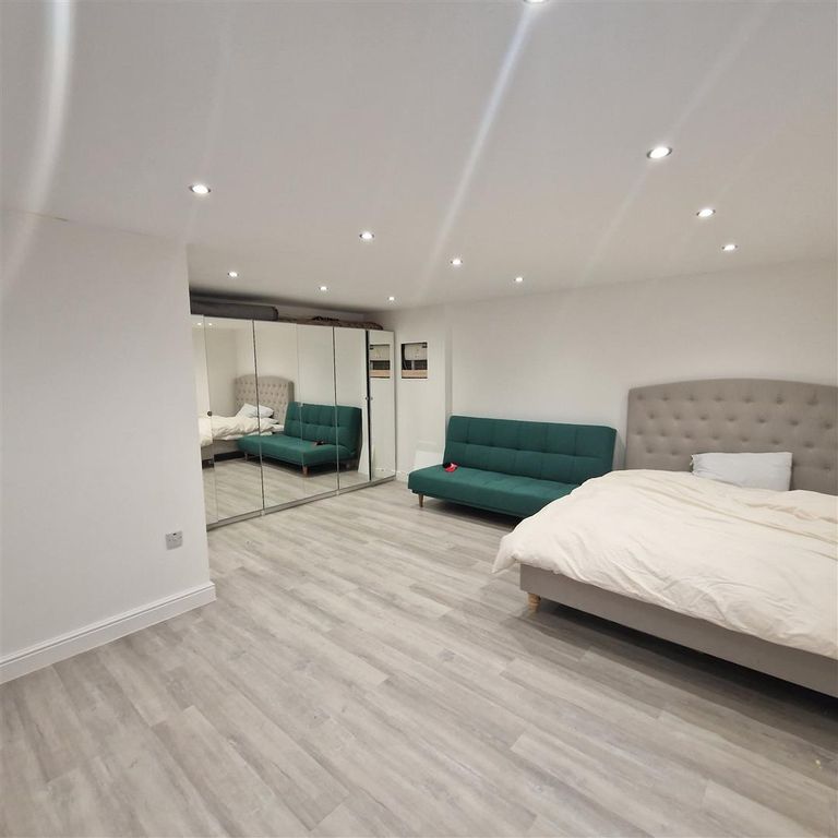 Additional image 4 of 6 bed detached house to rentLimes Close, Bushby, Leicester LE7