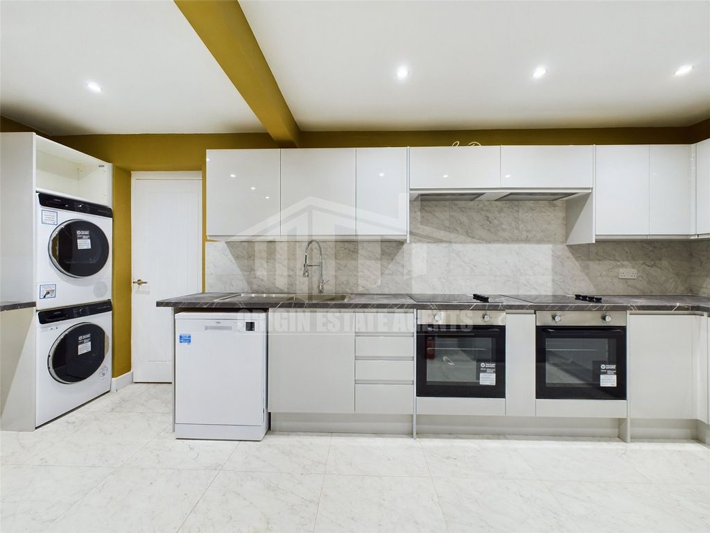 Additional image 2 of 8 bed detached house to rentBoughton Green Road, Northampton NN2