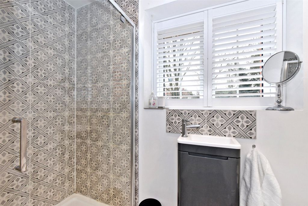 Additional image 17 of 4 bed detached house to rentBinfield Heath, Henley-On-Thames, Oxfordshire RG9