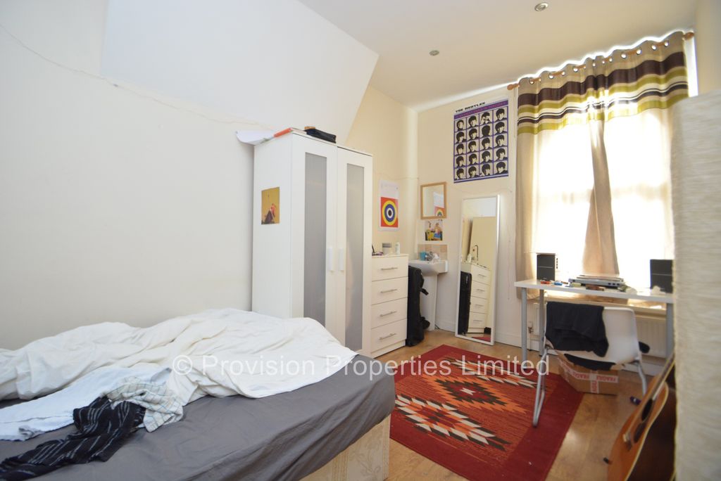 Additional image 11 of 12 bed end terrace house to rentGrosvenor Road, Hyde Park, Leeds LS6
