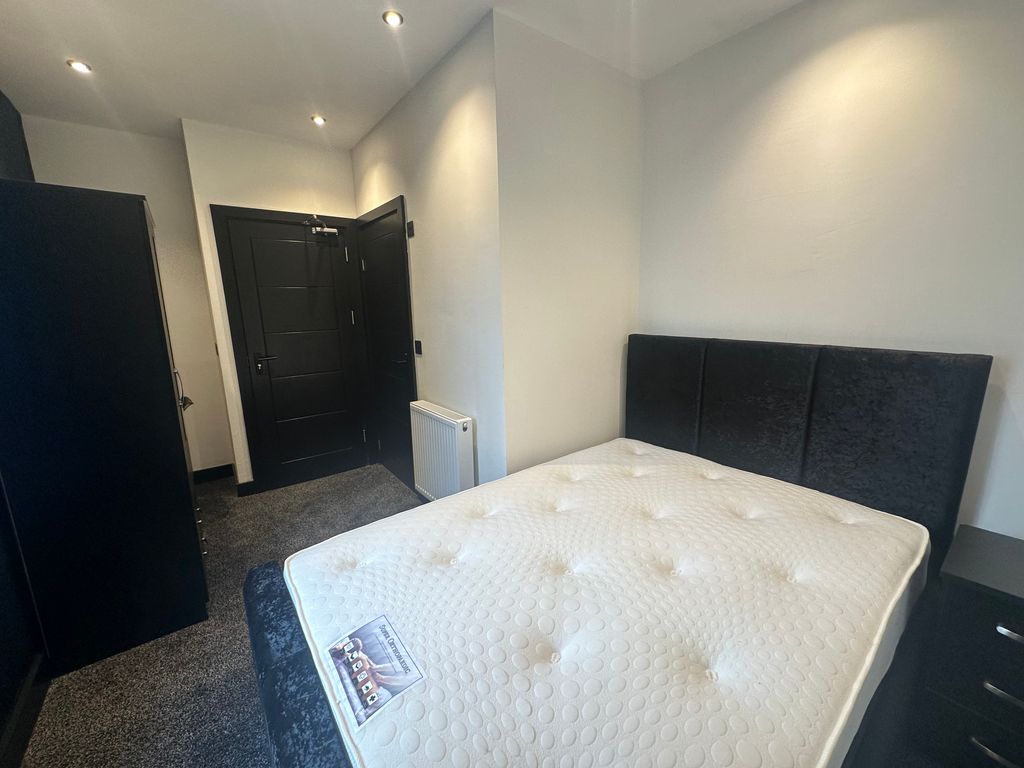 Additional image 10 of 7 bed terraced house to rentThe Grove, Swansea SA2