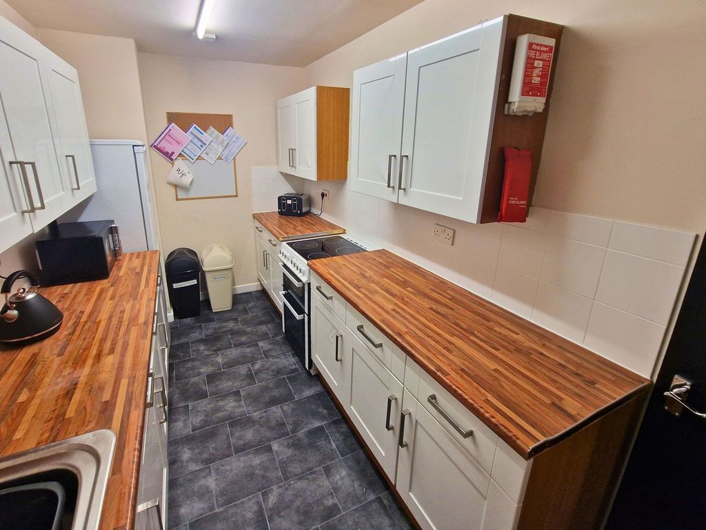 Additional image 19 of 6 bed flat to rentHolly Bank, Leeds LS6
