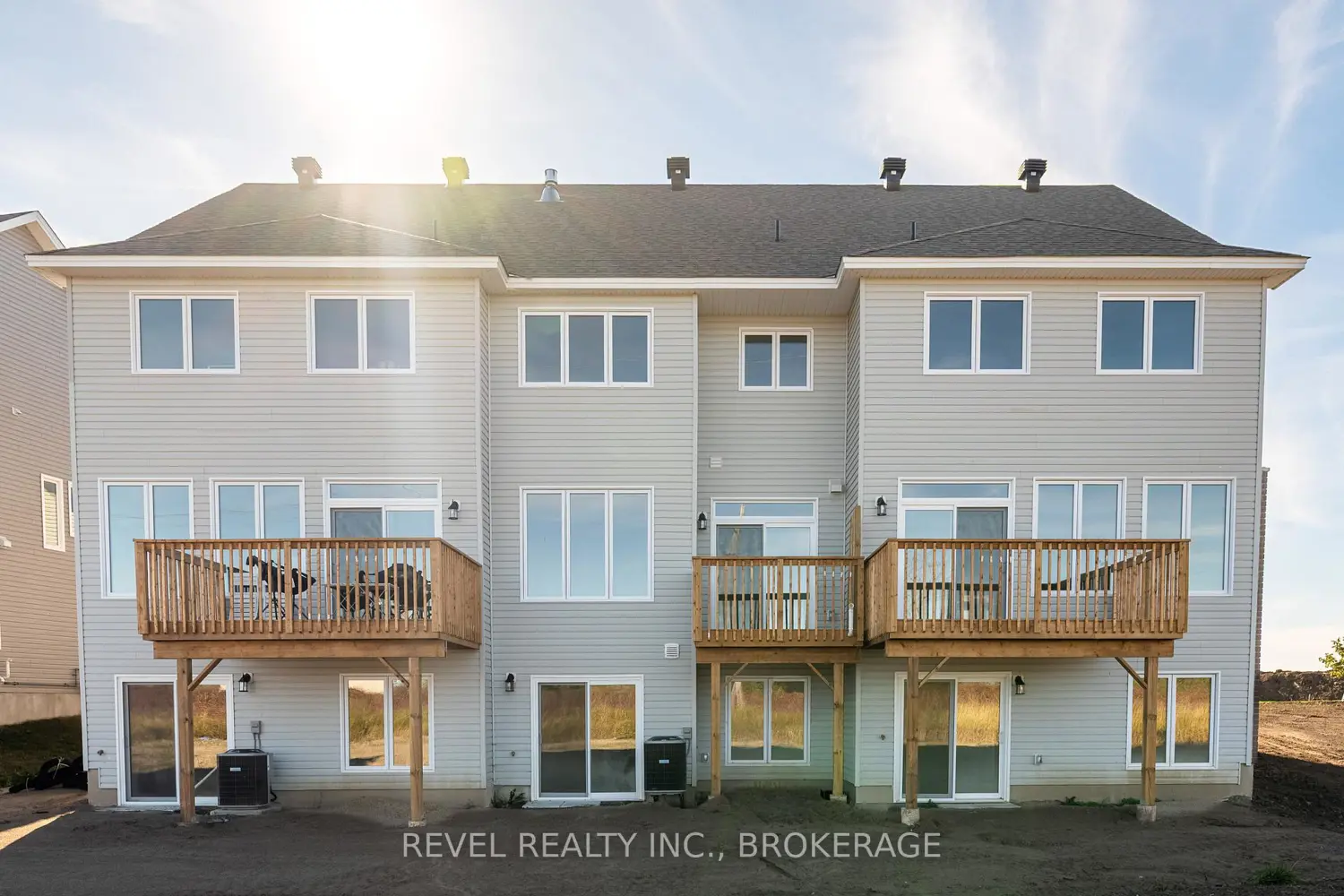 Additional image 18 of 1413 Demers Avenue