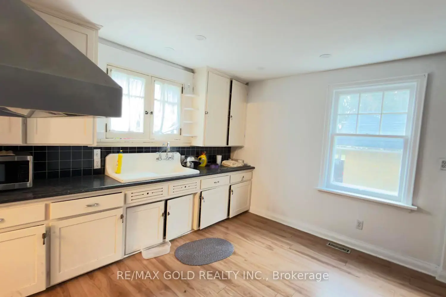 Additional image 10 of 8790 Trafalgar Road