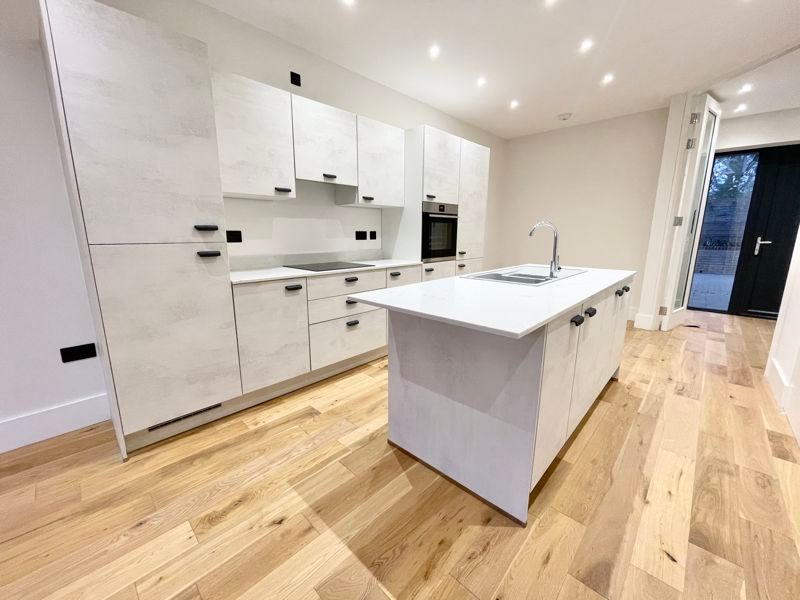 Additional image 3 of 4 bed semi-detached house to rentThe Curve, Welholme Avenue, Grimsby DN32