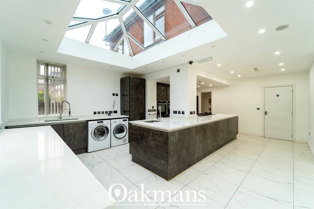 Additional image 4 of 6 bed detached house to rentYew Tree Lane, Solihull, West Midlands B91