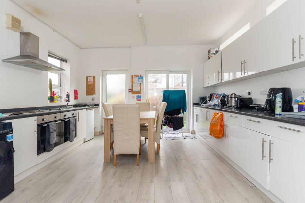 Additional image 14 of Large 6 Bed Student house Winton