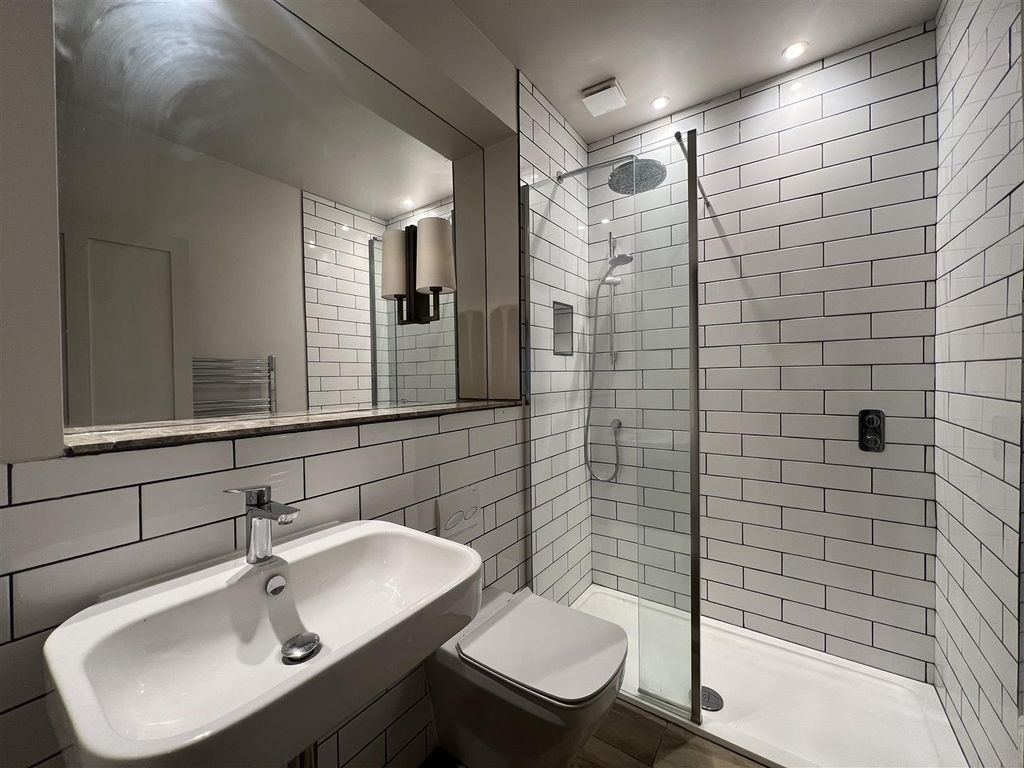 Additional image 7 of 2 bed flat to rentFlat 1 Pinehurst, 17 Bellevue Road, Clevedon BS21
