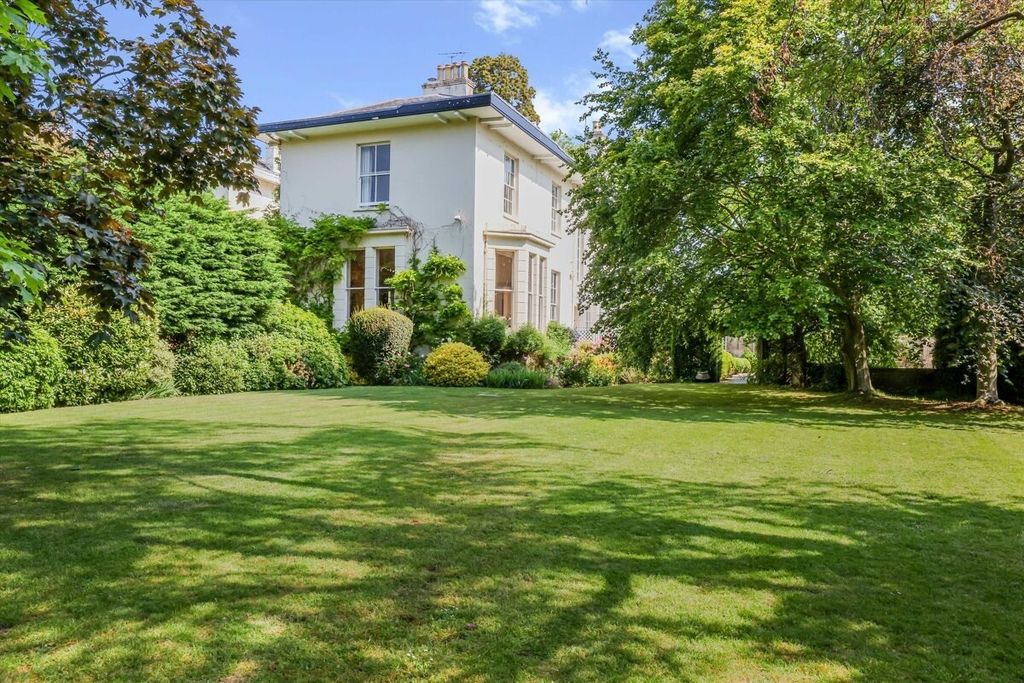 5 bed flat to rentCheltenham, Gloucestershire GL50
