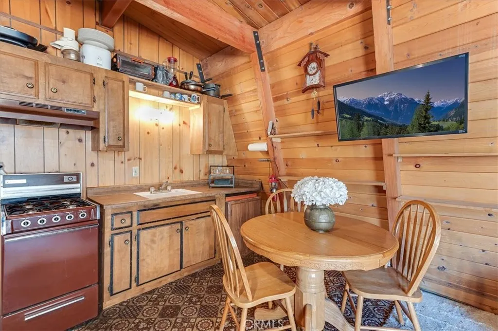 Additional image 16 of 813 Cedar Lane, Sugarloaf, CA 92386