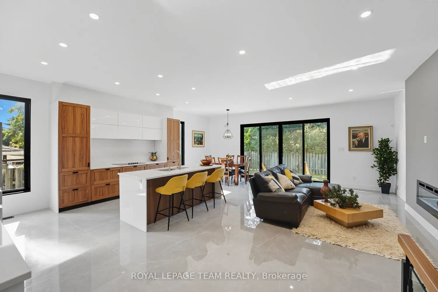 984 Watson Street photo 5