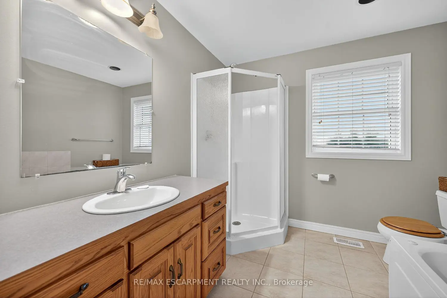 Additional image 10 of 2905 South Grimsby Road 6