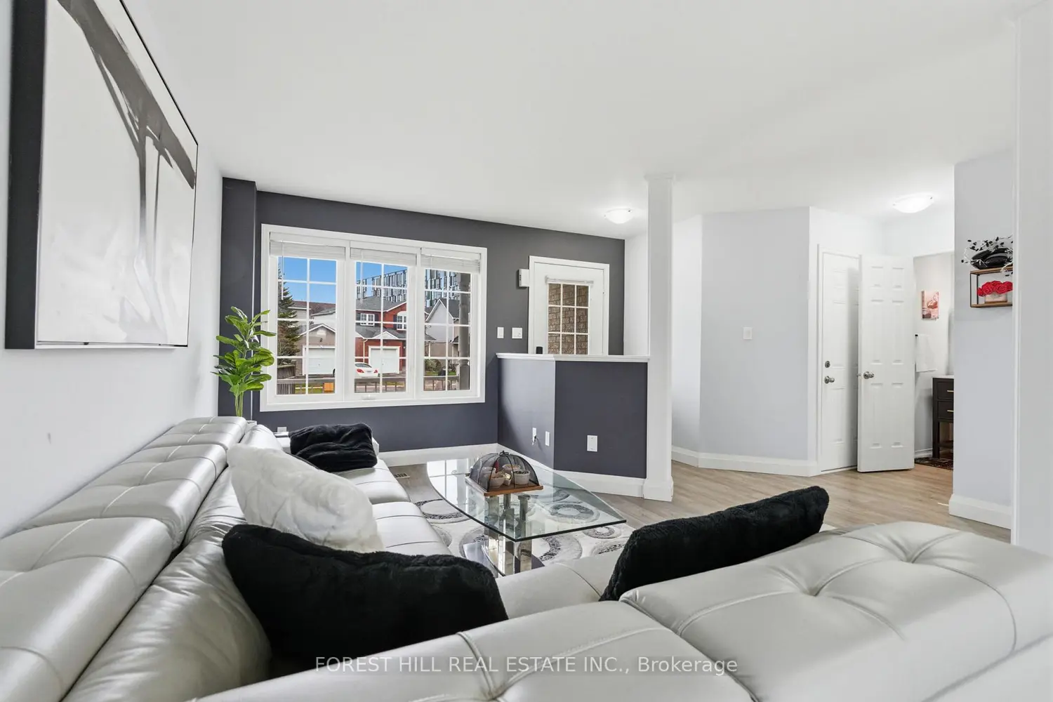 1842 Dalhousie Crescent photo 5