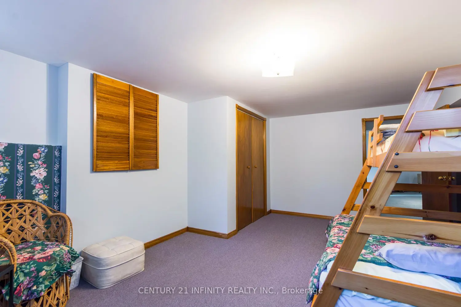 Additional image 17 of 37 Riverside Drive