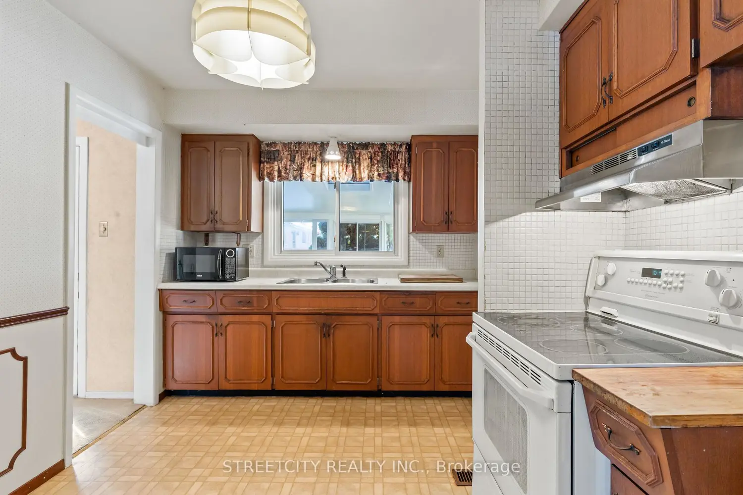 Additional image 17 of 159 Centre Street