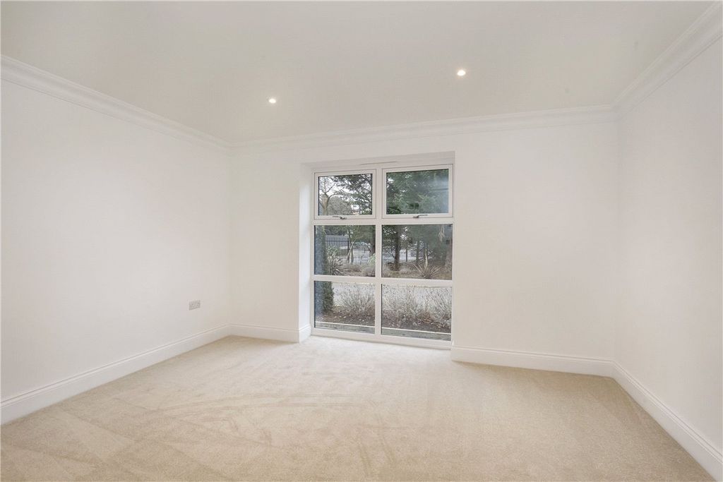 Additional image 5 of 2 bed flat to rentWayside Crescent, Harrogate, North Yorkshire HG2