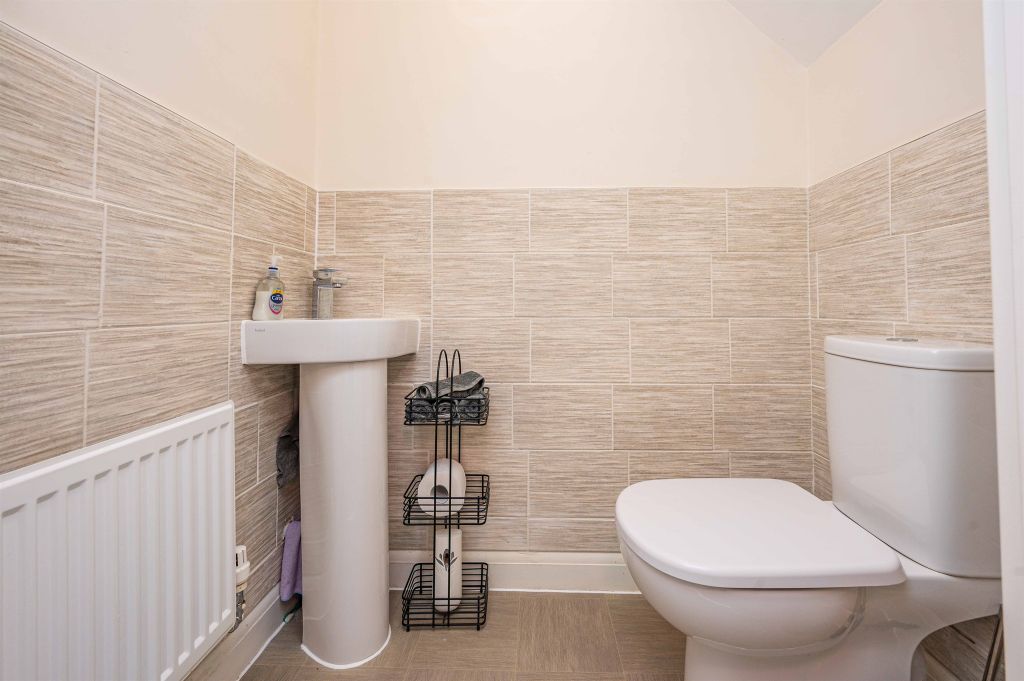Additional image 3 of 5 bed property to rentLondon Road, Corby NN17