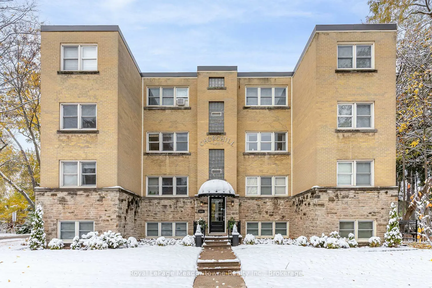 2405 Lakeshore Road 10