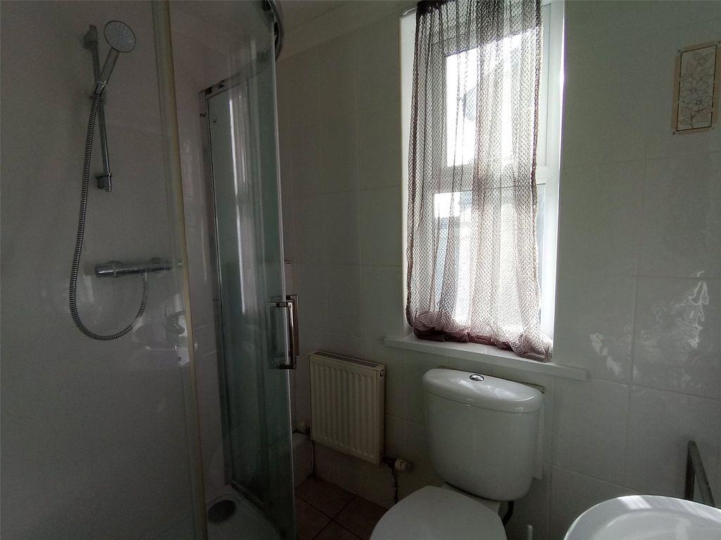 Additional image 9 of 2 bed flat to rentFlat 1, Brick House Apartments, High Street, Tenby, Pembrokeshire SA70