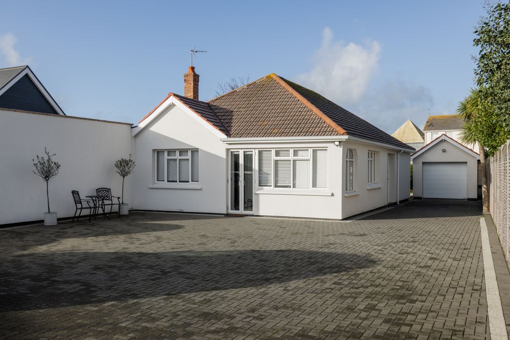 Additional image 2 of 3 bed detached bungalow to rentLa Rue Du Pont Marquet, St. Brelade, Jersey JE3