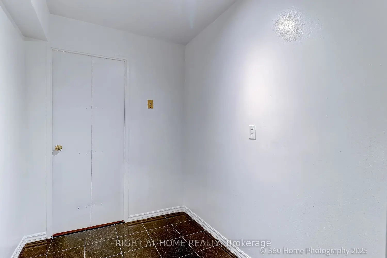 Additional image 5 of 1 Royal Orchard Boulevard 1107