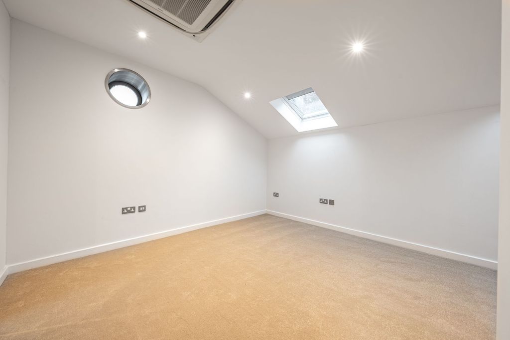 Additional image 12 of 2 bed detached house to rentHookstone Drive, Harrogate HG2