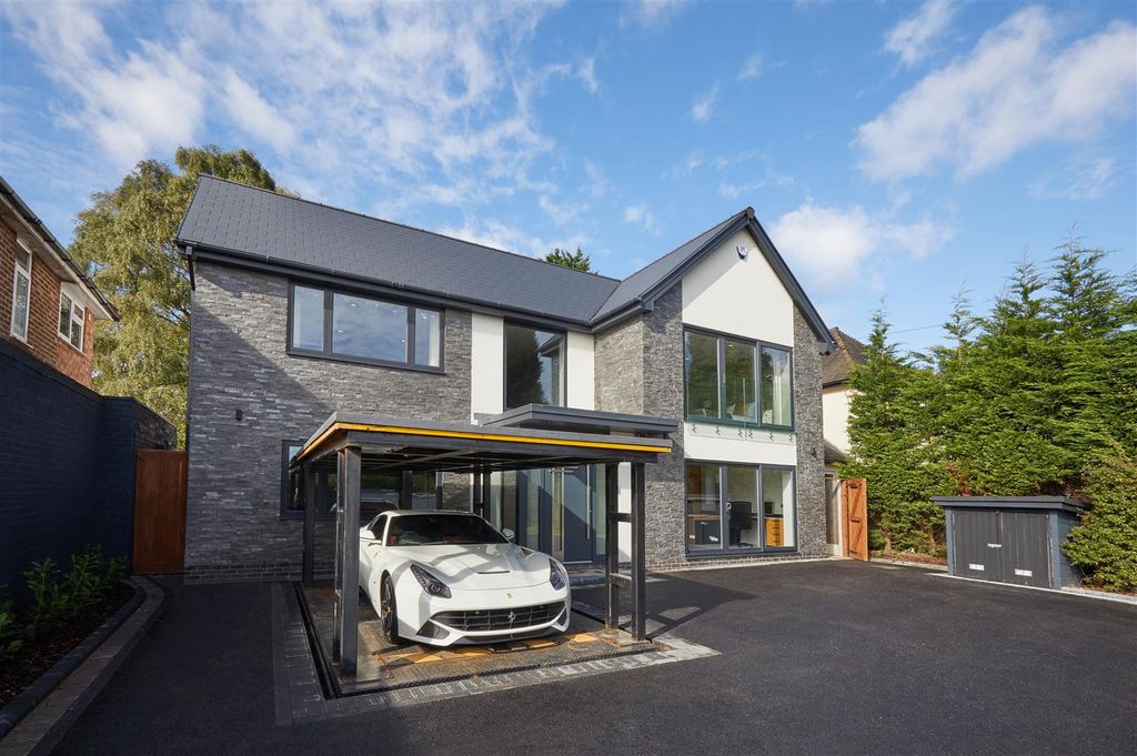 5 bed detached house to rentWeeford Road, Sutton Coldfield B75