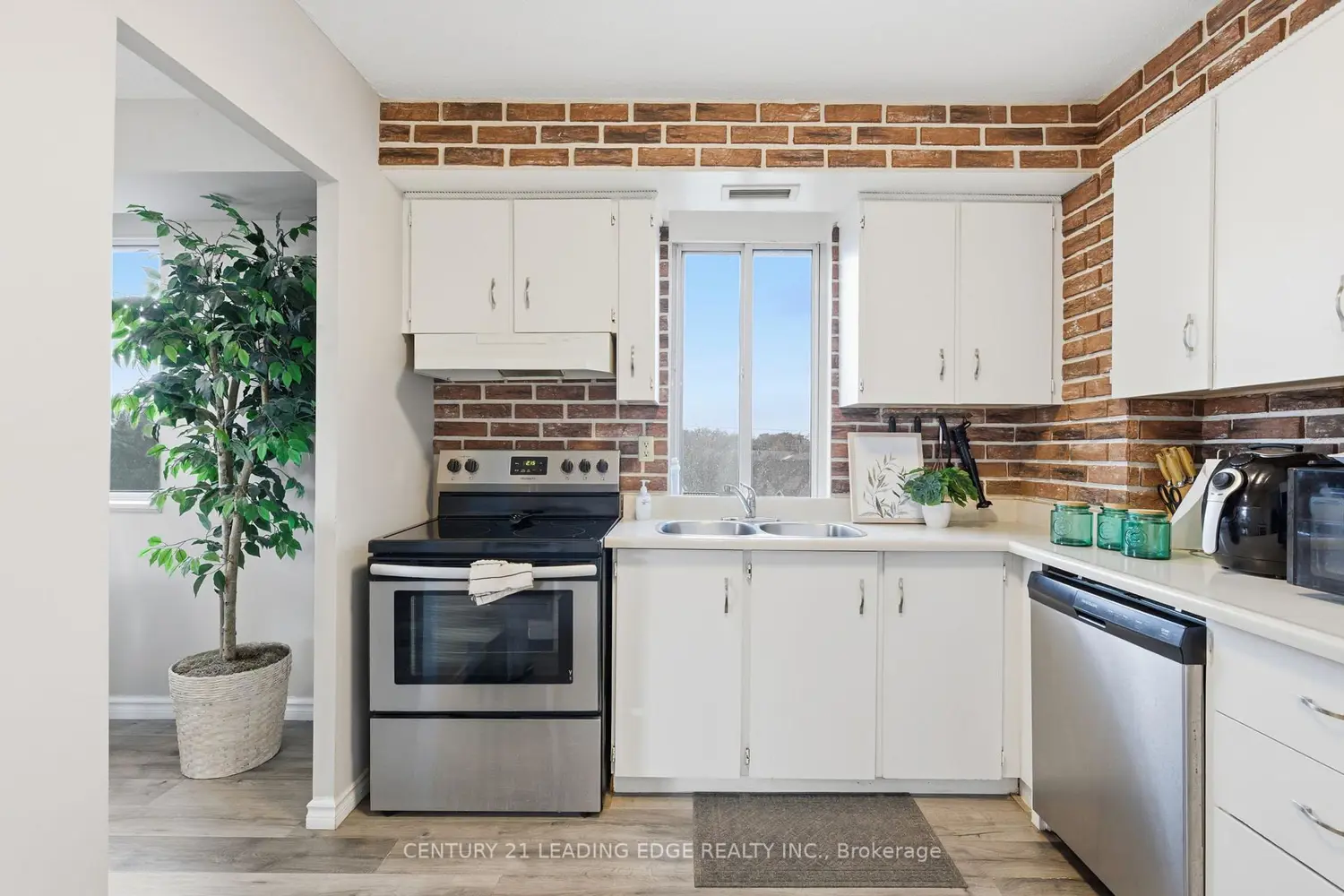 Additional image 8 of 301 Frances Avenue 407