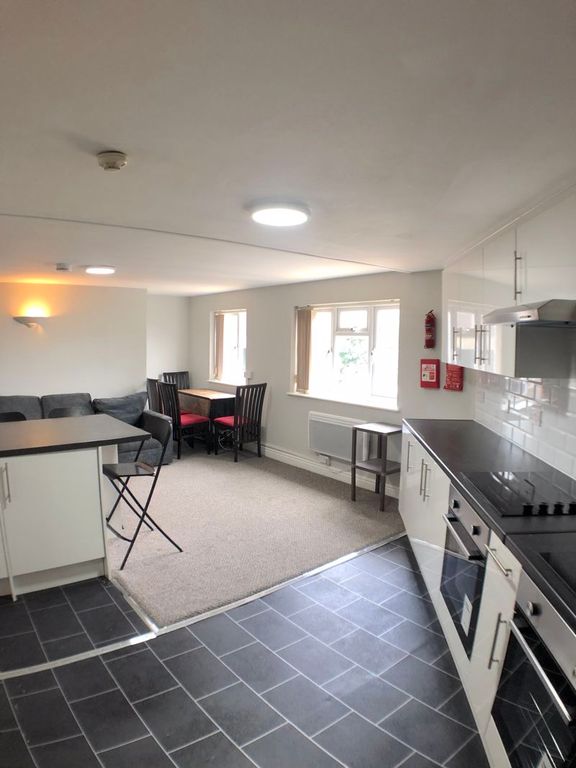 8 bed flat to rentRhymney Street, Cardiff CF24