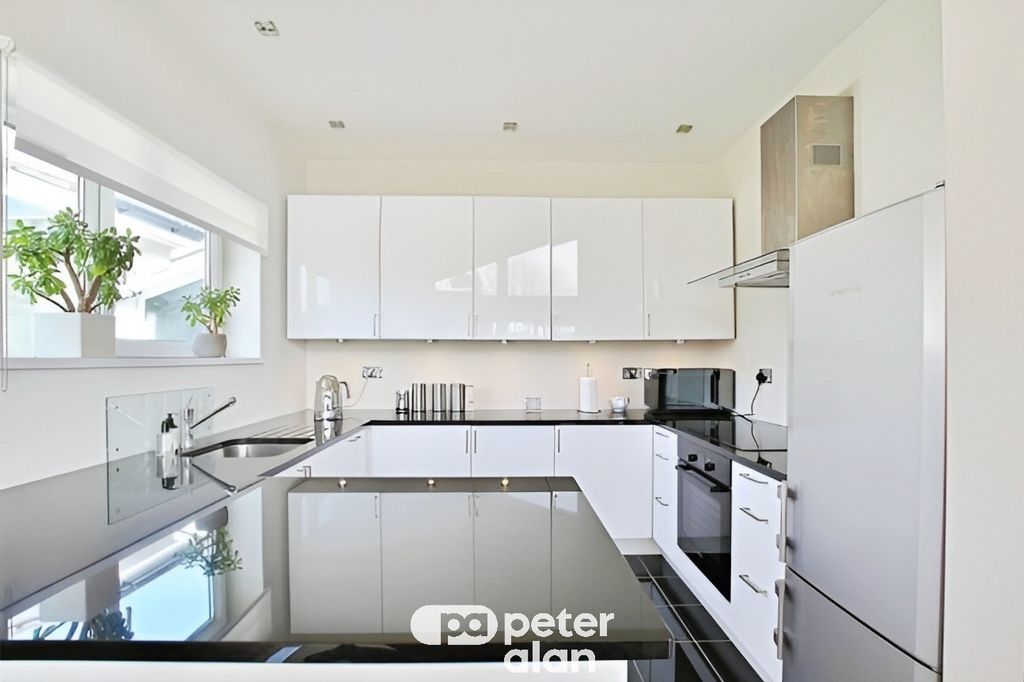 Additional image 3 of 2 bed flat to rentLake Road East, Cardiff CF23