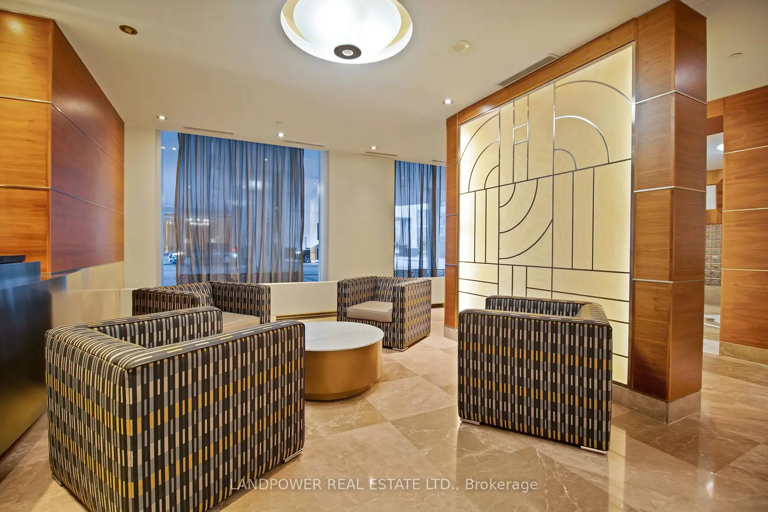 Additional image 19 of 761 Bay Street 1810