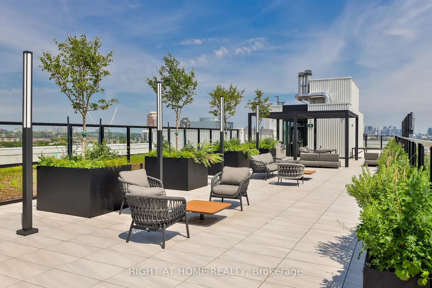 Additional image 17 of 2720 Dundas Street 604