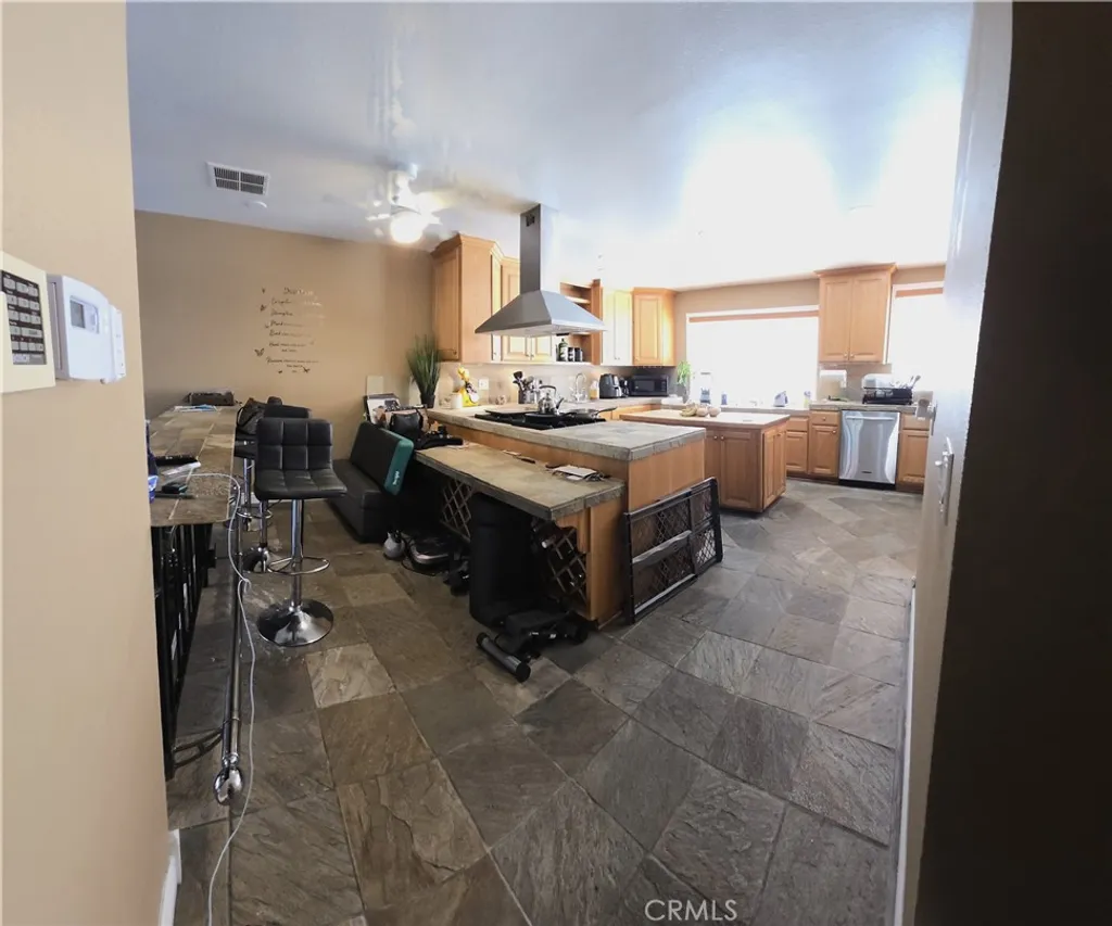 Additional image 3 of 27657 Ironstone Drive Unit 2, Canyon Country, CA 91387
