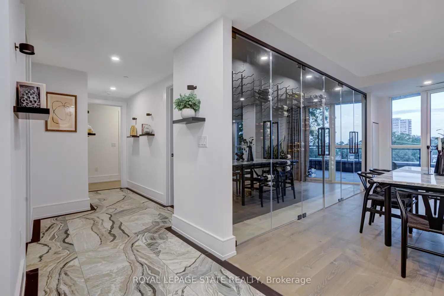 Additional image 8 of 2060 Lakeshore Road 308