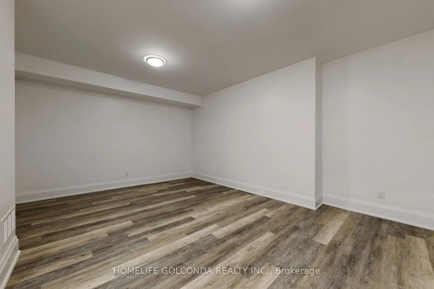 Additional image 16 of 2466B Bayview Avenue