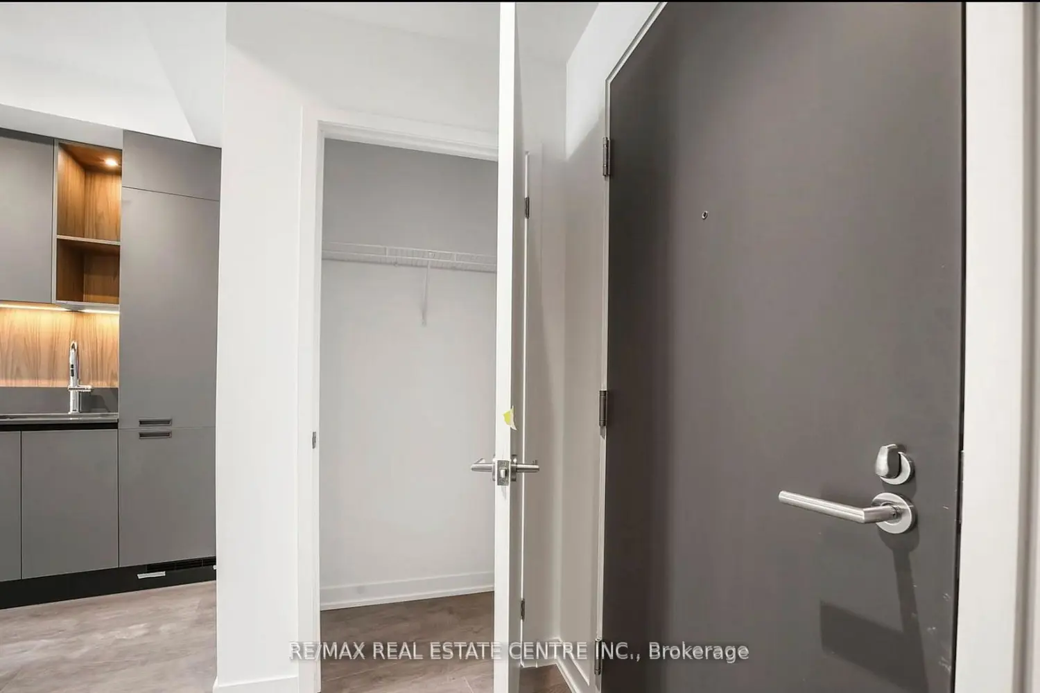 Additional image 7 of 39 Mary St Street 2001