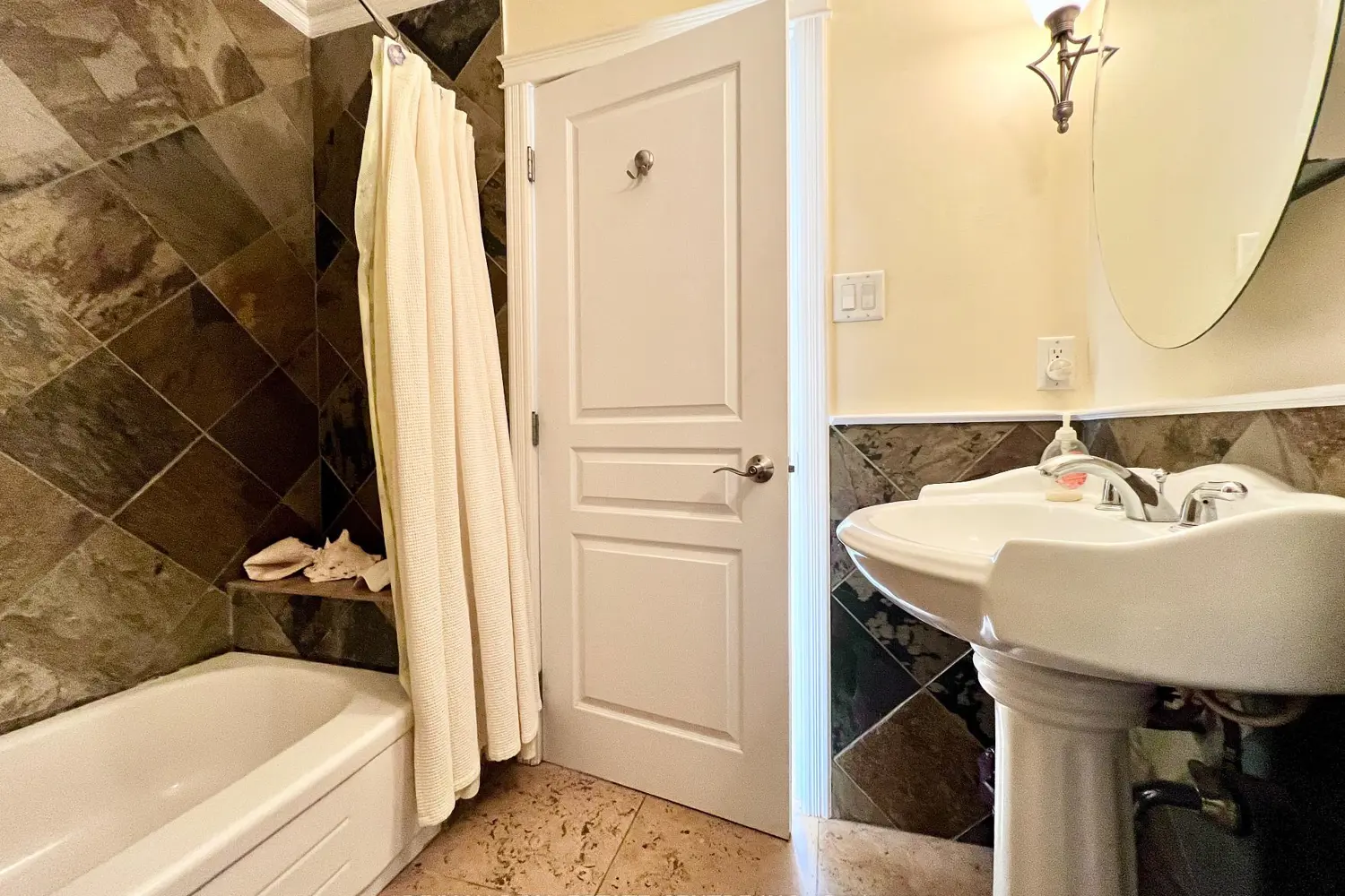 Additional image 9 of 135 Christopher Avenue