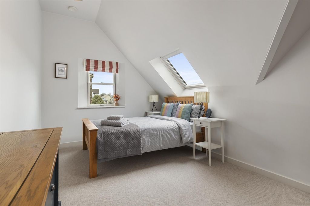 Additional image 14 of 4 bed property to rentParadise Row, Pembroke SA71