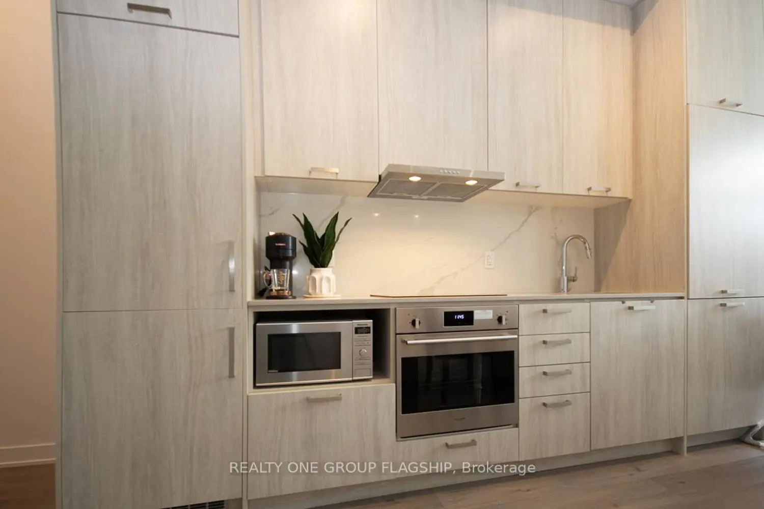 Additional image 5 of 38 Honeycrisp Crescent 308E